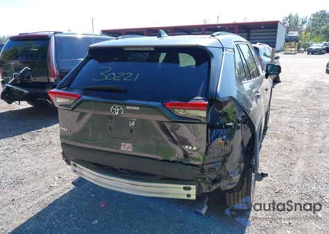 2021 Toyota Rav4 Xle Premium z USA, uszkodzony, nr VIN 2T3C1RFV0MC121146